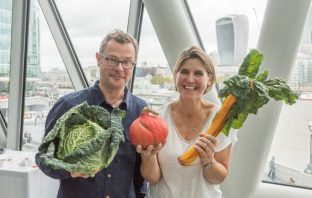 Britain's Fat Fight with Hugh Fearnley-Whittingstall - Hugh and Anna Taylor holding vegetables
